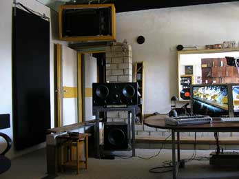 tonstudio-building-site-monitors.jpg