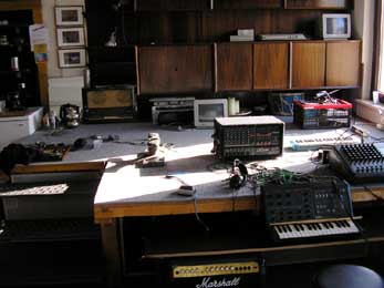 tonstudio-building-site-stage-chaos.jpg